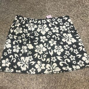 Universal Thread Black and White Floral Skirt